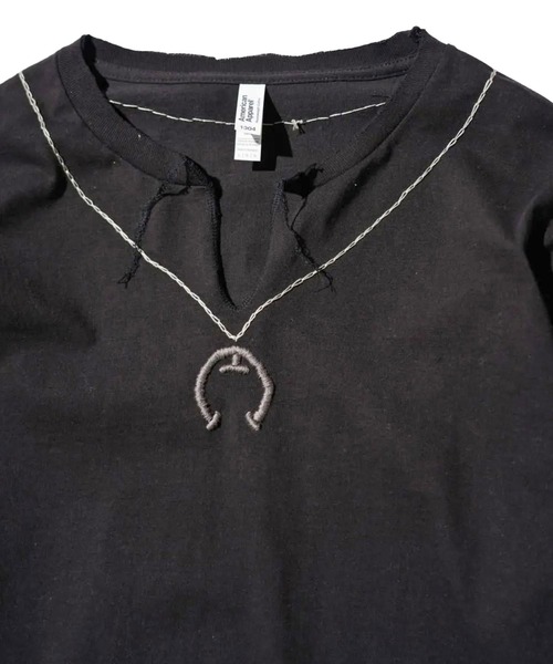 THRIFTY LOOK（スリフティールック）の「Thrifty look NAJA PENDANT EMB LS TEE（Tシャツ/カットソー・メンズ・ホワイト/ブラック・M/L/XL）」の8枚目の写真