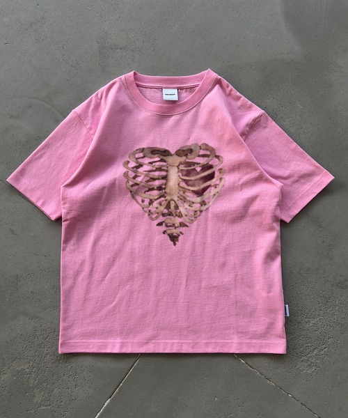 WISH FOR EVER(ウィッシュフォーエバー)の「【 4color / 3size 】SPECIAL HEART BORN PRINT T/スペシャルハートボーンプリントT(Tシャツ/カットソー・メンズ・ピンク/ネイビー/ブラック/イエロー系その他・LARGE/SMALL/MEDIUM)」の1枚目の写真