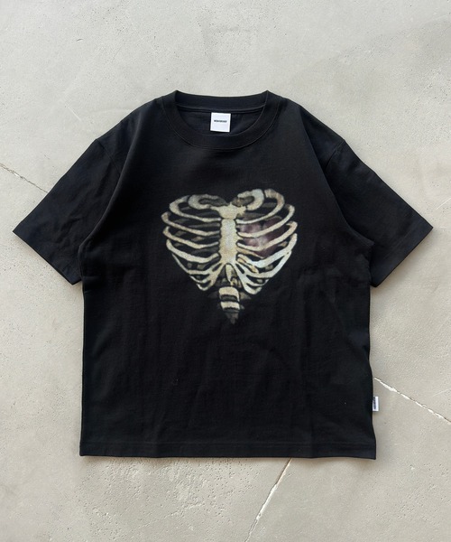 WISH FOR EVER(ウィッシュフォーエバー)の「【 4color / 3size 】SPECIAL HEART BORN PRINT T/スペシャルハートボーンプリントT(Tシャツ/カットソー・メンズ・ピンク/ネイビー/ブラック/イエロー系その他・LARGE/SMALL/MEDIUM)」の2枚目の写真