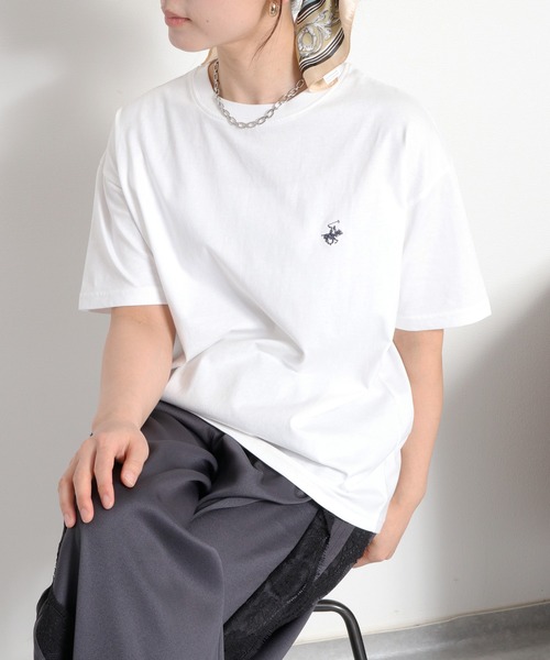 BEVERLY HILLS POLO CLUB(ビバリーヒルズポロクラブ)の「【BEVERLY HILLS POLO CLUB】ワンポイント刺繍ショートスリーブTee(Tシャツ/カットソー・レディース・オートミール/ブラック/ホワイト/ブルー・L/M)」の2枚目の写真
