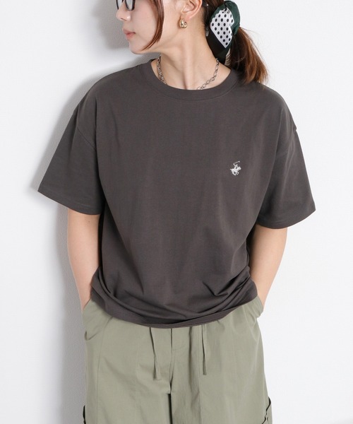 BEVERLY HILLS POLO CLUB(ビバリーヒルズポロクラブ)の「【BEVERLY HILLS POLO CLUB】ワンポイント刺繍ショートスリーブTee(Tシャツ/カットソー・レディース・オートミール/ブラック/ホワイト/ブルー・L/M)」の1枚目の写真