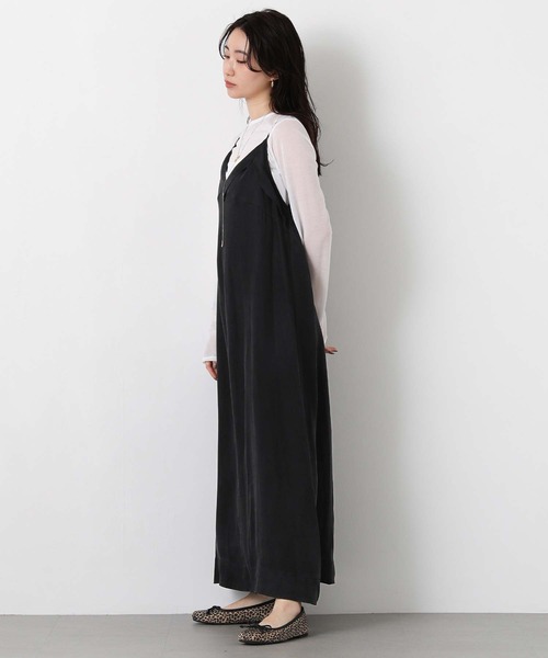 Gready Brilliant(グレディブリリアン)の「サテンVネックキャミワンピ(ワンピース・レディース・ブラック/ベージュ・38)」の6枚目の写真