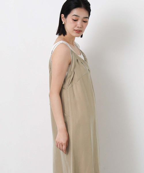 Gready Brilliant(グレディブリリアン)の「サテンVネックキャミワンピ(ワンピース・レディース・ブラック/ベージュ・38)」の21枚目の写真