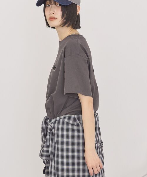AMERICAN HOLIC（アメリカンホリック）の「STARLY 刺繍ロゴTシャツ（Tシャツ/カットソー・レディース・オフホワイト/モカ/チャコールグレー・M/L）」の20枚目の写真