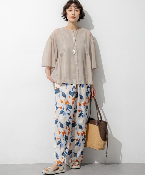 23区(ニジュウサンク)の「ソフトシアーフィルム フレアシルエット 2WAY ブラウス(シャツ/ブラウス・レディース・オレンジ系/ライトイエロー系/ベージュ系/ダルブルー系・38)」の9枚目の写真