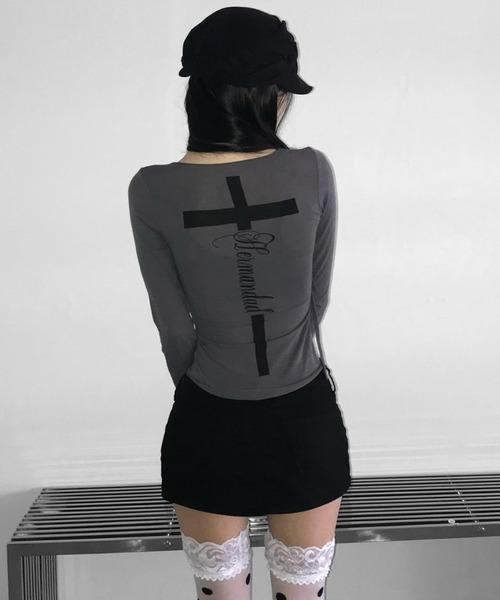 THEAIRTOWN(ジエアタウン)の「caffeine cross hole top(Tシャツ/カットソー・レディース・ネイビー/ブラック/ホワイト・FREE)」の3枚目の写真