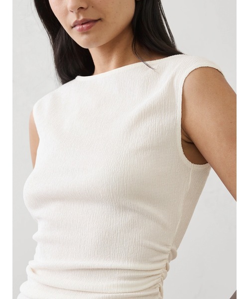 BANANA REPUBLIC FACTORY STORE(バナナリパブリック ファクトリーストア)の「BANANA REPUBLIC FACTORY STORE テクスチャード スモックド ルーシュトップス(Tシャツ/カットソー・レディース・ベージュ/ホワイト・L/M/S/XS)」の1枚目の写真