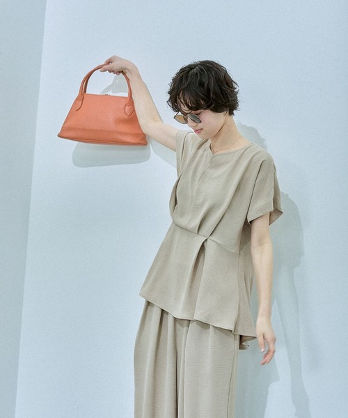 LAKOLE（ラコレ）の「ハートネックタックブラウス / 663152（シャツ/ブラウス・レディース・チャコールグレー/ベージュ/ブラウン・FREE）」の15枚目の写真