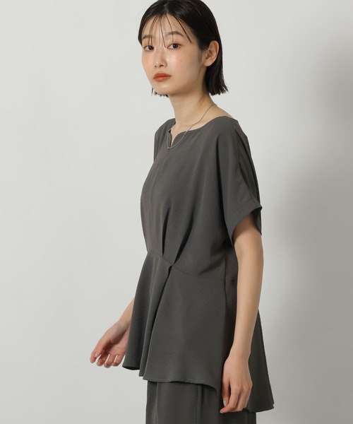 LAKOLE（ラコレ）の「ハートネックタックブラウス / 663152（シャツ/ブラウス・レディース・チャコールグレー/ベージュ/ブラウン・FREE）」の18枚目の写真
