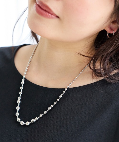 LAVEANGE(ラビアンジェ)の「ボールチェーンマグネットネックレス(ネックレス・レディース・シルバー/ゴールド・F)」の2枚目の写真