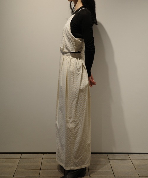 CLANE(クラネ)の「CLANE SIDE HOLE COCOON CAMI ONEPIECE(ワンピース・レディース・ブラック/オフホワイト・1/2)」の3枚目の写真