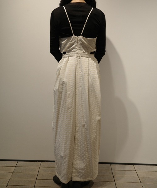CLANE(クラネ)の「CLANE SIDE HOLE COCOON CAMI ONEPIECE(ワンピース・レディース・ブラック/オフホワイト・1/2)」の4枚目の写真