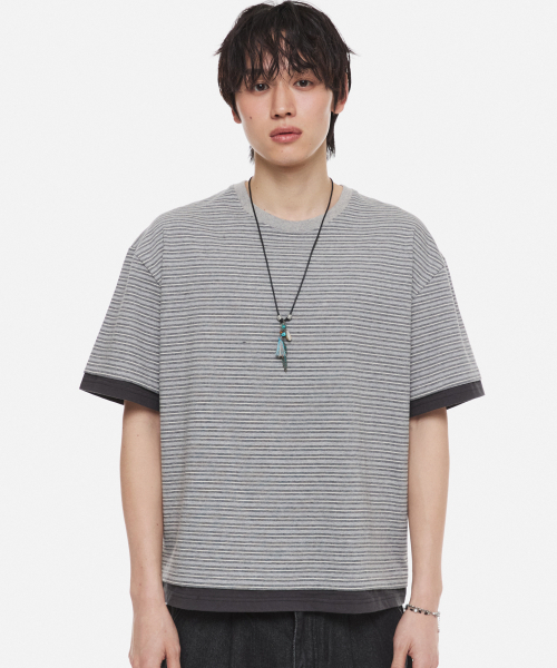 DNSR(ディーエヌエスアール)の「レイヤードストライプクロップTシャツチャコール(Tシャツ/カットソー・メンズ・その他・MEDIUM/LARGE/X-LARGE)」の1枚目の写真