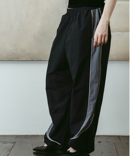 Knuth Marf（クヌースマーフ）の「nylon easy pants（unisex)（その他パンツ・レディース・ネイビー/ブラウン/ブラック・X-SMALL/SMALL/MEDIUM）」の3枚目の写真