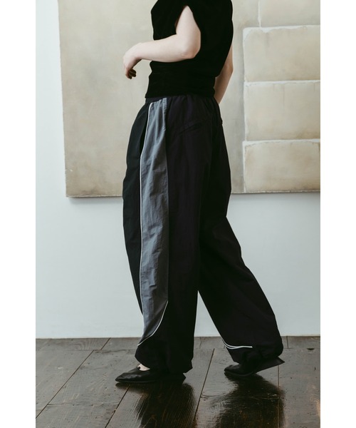 Knuth Marf（クヌースマーフ）の「nylon easy pants（unisex)（その他パンツ・レディース・ネイビー/ブラウン/ブラック・X-SMALL/SMALL/MEDIUM）」の4枚目の写真