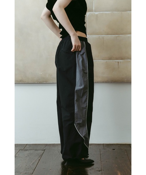 Knuth Marf（クヌースマーフ）の「nylon easy pants（unisex)（その他パンツ・レディース・ネイビー/ブラウン/ブラック・X-SMALL/SMALL/MEDIUM）」の6枚目の写真