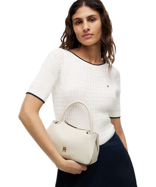 TOMMY HILFIGER(トミーヒルフィガー)の「THロゴテープミニサッチェルバッグ(ショルダーバッグ・レディース・アイボリー/ネイビー・FREE)」の8枚目の写真