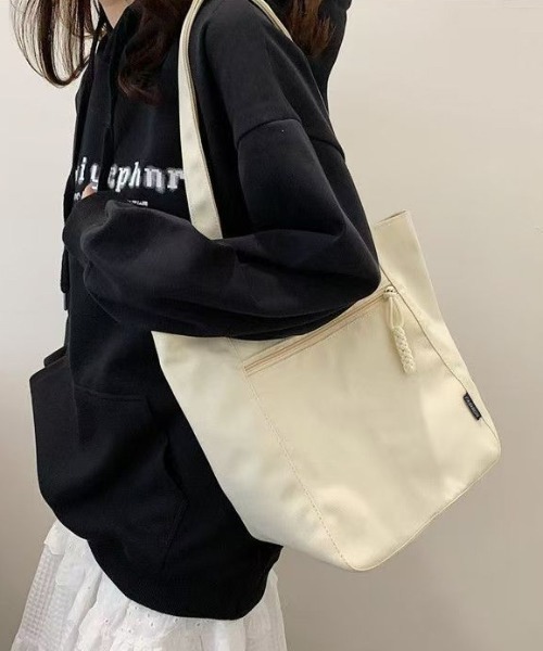 boemy(ボエミー)の「キャンバス縦型 トートバッグ(トートバッグ・レディース・ブラック/キャメル/ベージュ/アイボリー・FREE)」の5枚目の写真