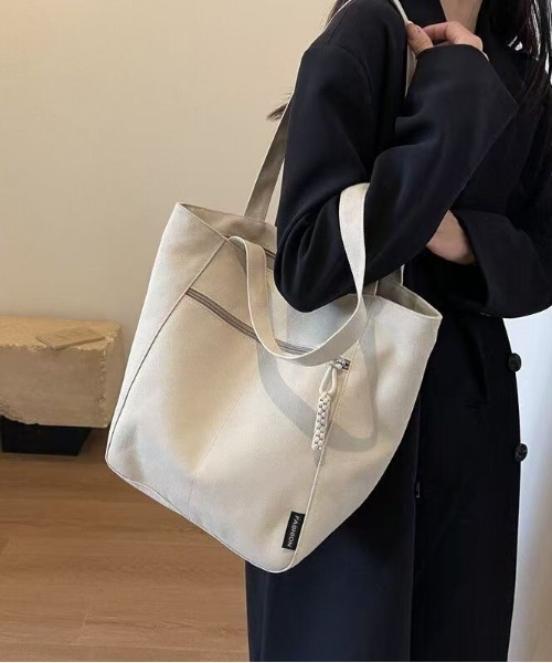boemy(ボエミー)の「キャンバス縦型 トートバッグ(トートバッグ・レディース・ブラック/キャメル/ベージュ/アイボリー・FREE)」の11枚目の写真