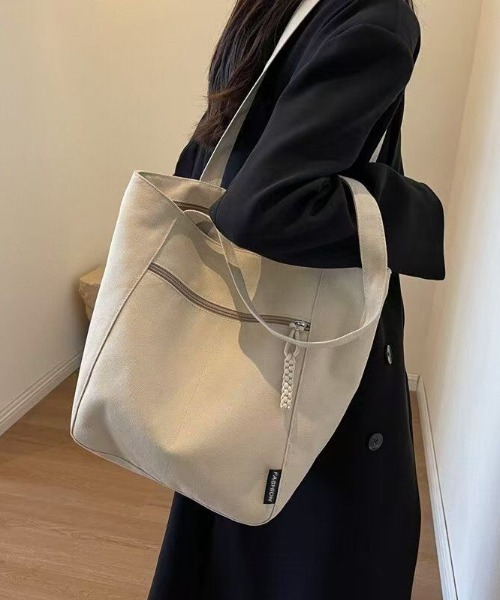 boemy(ボエミー)の「キャンバス縦型 トートバッグ(トートバッグ・レディース・ブラック/キャメル/ベージュ/アイボリー・FREE)」の12枚目の写真