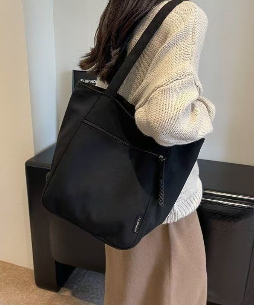 boemy(ボエミー)の「キャンバス縦型 トートバッグ(トートバッグ・レディース・ブラック/キャメル/ベージュ/アイボリー・FREE)」の16枚目の写真