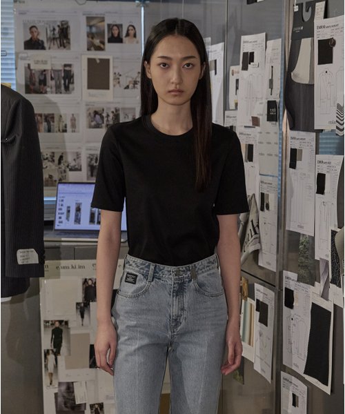 EMKM(ウウムキイム)の「ミニマルコットン半袖Tシャツ_BLACK(Tシャツ/カットソー・レディース・ブラック・SMALL/MEDIUM)」の2枚目の写真