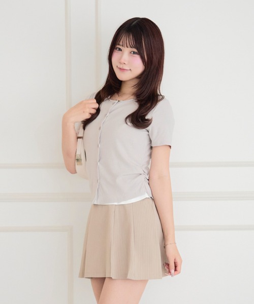 ALLuRing ChaRm(アリュリングチャーム)の「Faux Layered Cardigan / フェイクレイヤードカーディガン(シャツ/ブラウス・レディース・ライトグレー/ブラック/ベージュ/ライトブルー・FREE)」の3枚目の写真