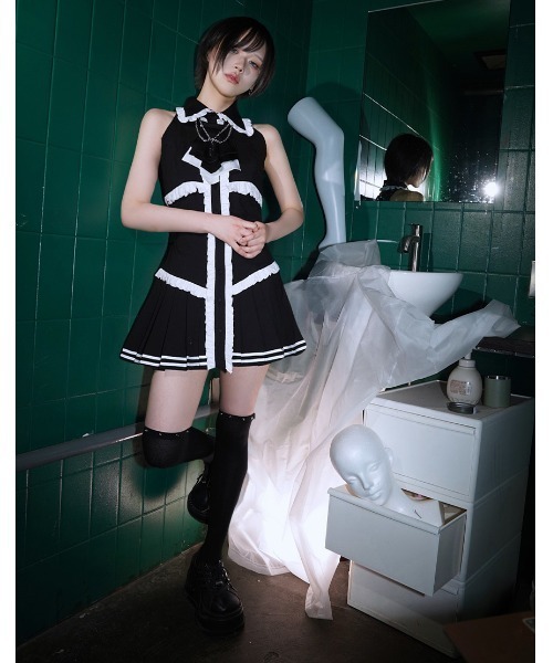 DustDevil(ダストデビル)の「『DustDevil/ダストデビル』Chain Tie Corset One-piece/チェーンタイコルセットワンピース(シャツ/ブラウス・レディース・ホワイト×ブラック/ブラック×ホワイト・FREE)」の4枚目の写真