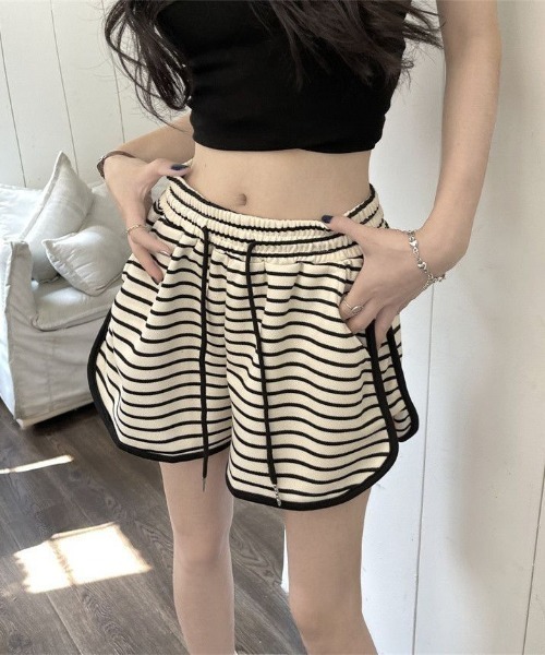 GEMEDA(ジェメダ)の「ボーダーバルーンショートパンツ(その他パンツ・レディース・ブラック/アイボリー・M)」の5枚目の写真
