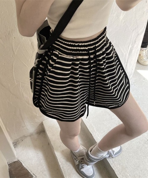 GEMEDA(ジェメダ)の「ボーダーバルーンショートパンツ(その他パンツ・レディース・ブラック/アイボリー・M)」の19枚目の写真