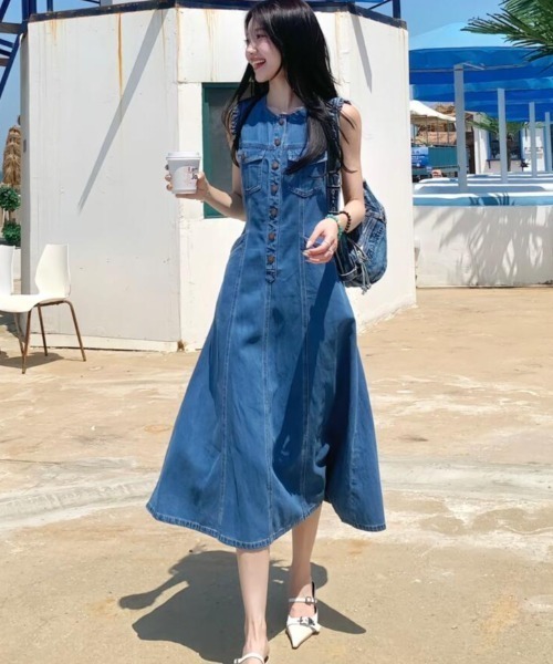 semplice（センプリチェ）の「ノースリーブデニムワンピース（ワンピース・レディース・ブルー・S/M/L）」の2枚目の写真