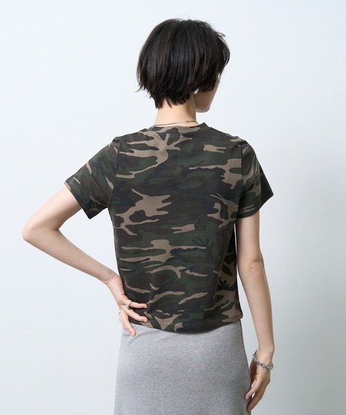 NUJOH(ヌゾ)の「Camouflage Logo Tee / 迷彩ロゴTシャツ(Tシャツ/カットソー・レディース・カーキ・FREE)」の7枚目の写真
