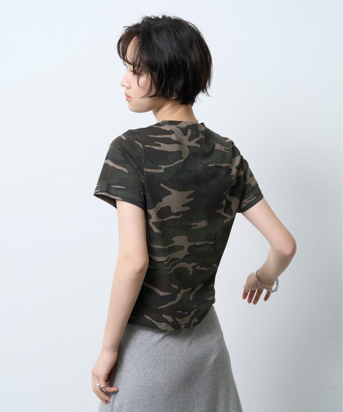 NUJOH(ヌゾ)の「Camouflage Logo Tee / 迷彩ロゴTシャツ(Tシャツ/カットソー・レディース・カーキ・FREE)」の5枚目の写真