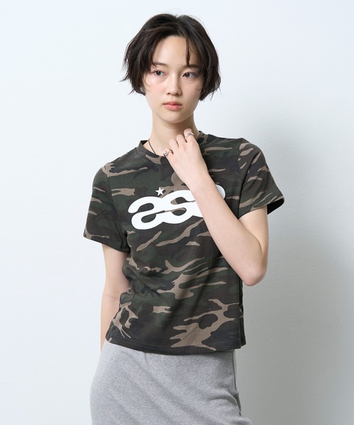 NUJOH(ヌゾ)の「Camouflage Logo Tee / 迷彩ロゴTシャツ(Tシャツ/カットソー・レディース・カーキ・FREE)」の2枚目の写真