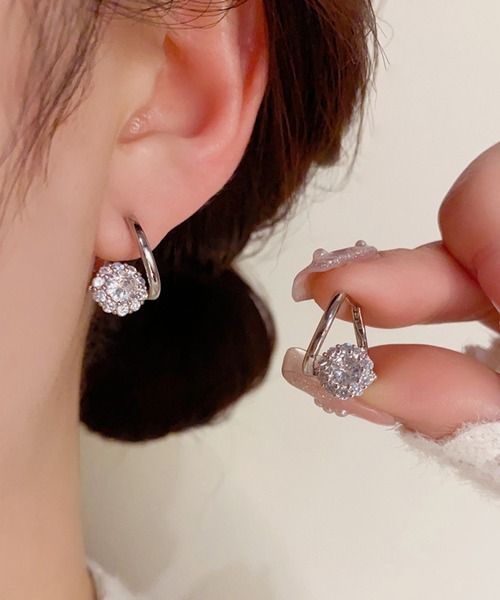 blackdia ocean(ブラックダイヤオーシャン)の「blackdia ocean ビジュー フープピアス(ピアス(両耳用)・レディース・シルバー/ゴールド・FREE)」の1枚目の写真