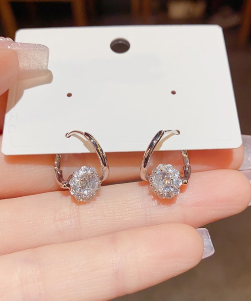 blackdia ocean(ブラックダイヤオーシャン)の「blackdia ocean ビジュー フープピアス(ピアス(両耳用)・レディース・シルバー/ゴールド・FREE)」の3枚目の写真