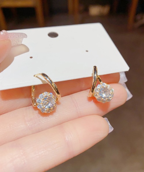 blackdia ocean(ブラックダイヤオーシャン)の「blackdia ocean ビジュー フープピアス(ピアス(両耳用)・レディース・シルバー/ゴールド・FREE)」の4枚目の写真