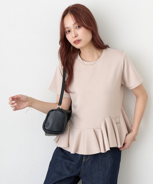 DISCOAT(ディスコート)の「【WEB限定】アシメフリルペプラムトップス(Tシャツ/カットソー・レディース・グレイッシュベージュ/オフホワイト/ネイビー・MEDIUM)」の3枚目の写真