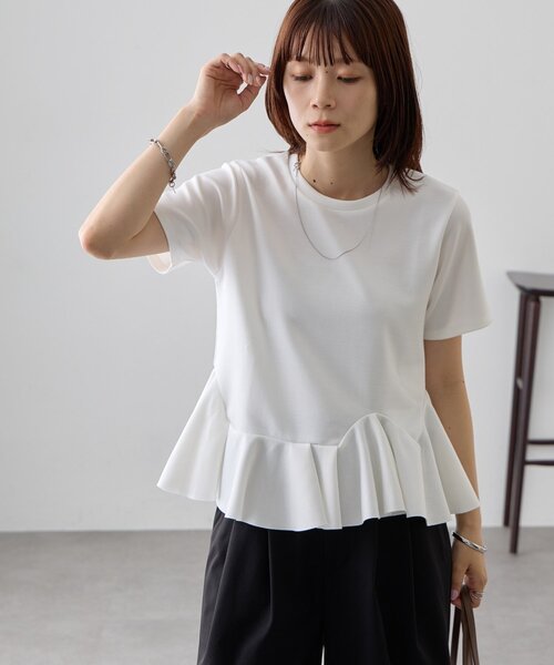 DISCOAT(ディスコート)の「【WEB限定】アシメフリルペプラムトップス(Tシャツ/カットソー・レディース・グレイッシュベージュ/オフホワイト/ネイビー・MEDIUM)」の4枚目の写真