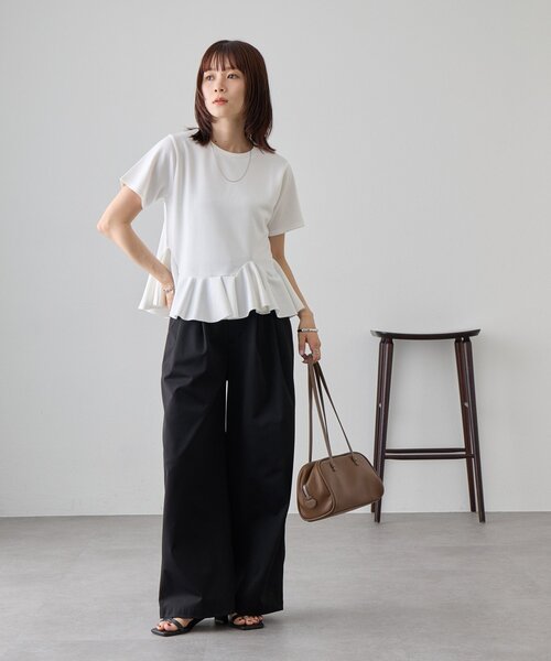 DISCOAT(ディスコート)の「【WEB限定】アシメフリルペプラムトップス(Tシャツ/カットソー・レディース・グレイッシュベージュ/オフホワイト/ネイビー・MEDIUM)」の9枚目の写真