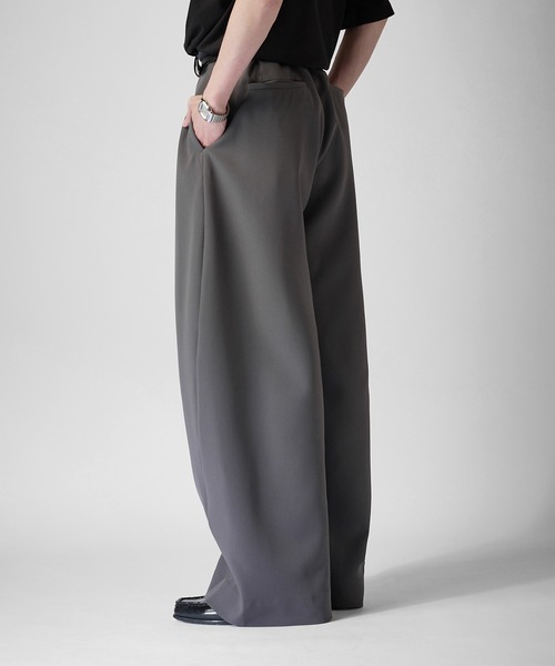 Lui's(ルイス)の「【Neucon】INSIDE-TUCK CURVE SLACKS / インサイドタックカーブスラックスパンツ(スラックス・メンズ・ブラック/チャコールグレー・2/1)」の16枚目の写真