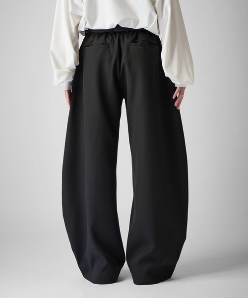 Lui's(ルイス)の「【Neucon】INSIDE-TUCK CURVE SLACKS / インサイドタックカーブスラックスパンツ(スラックス・メンズ・ブラック/チャコールグレー・2/1)」の8枚目の写真