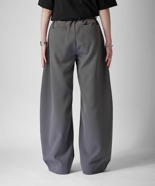 Lui's(ルイス)の「【Neucon】INSIDE-TUCK CURVE SLACKS / インサイドタックカーブスラックスパンツ(スラックス・メンズ・ブラック/チャコールグレー・2/1)」の17枚目の写真