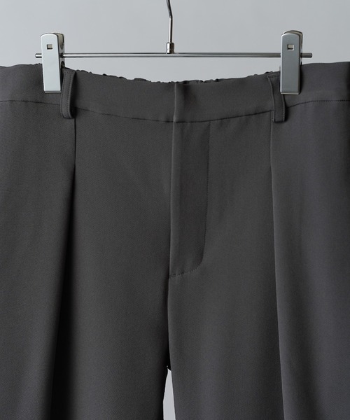 Lui's(ルイス)の「【Neucon】INSIDE-TUCK CURVE SLACKS / インサイドタックカーブスラックスパンツ(スラックス・メンズ・ブラック/チャコールグレー・2/1)」の20枚目の写真
