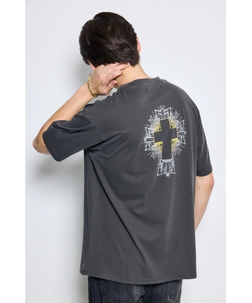 AZUL by moussy(アズールバイマウジー)の「ピグメントグラフィック半袖TEE 夏服 Tシャツ(Tシャツ/カットソー・メンズ・ブラック/ブラック系その他/ブラック系その他2・MEDIUM/LARGE)」の2枚目の写真