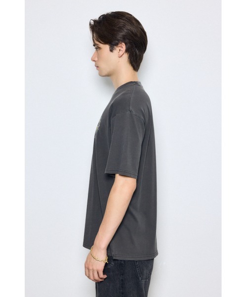 AZUL by moussy(アズールバイマウジー)の「ピグメントグラフィック半袖TEE 夏服 Tシャツ(Tシャツ/カットソー・メンズ・ブラック/ブラック系その他/ブラック系その他2・MEDIUM/LARGE)」の9枚目の写真