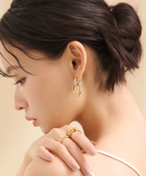 ciite' surgical stainless(シーテサージカルステンレス)の「【 金属アレルギー対応 】 2way バイカラーピアス サージカルステンレス (両耳用)(ピアス(両耳用)・レディース・シルバー×ゴールド・FREE)」の5枚目の写真