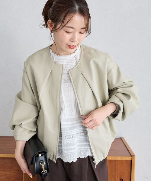le.coeur blanc(ルクールブラン)の「《WEB限定》タックギャザーノーカラーブルゾン(ブルゾン・レディース・ベージュ/ブラウン・38)」の1枚目の写真
