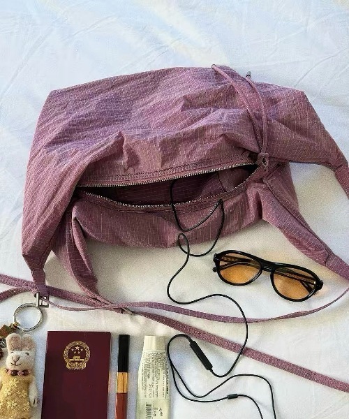 Vipoa（ヴィポア）の「Dumpling shoulder bag（ショルダーバッグ・レディース・パープル/ブルー/カーキ・FREE）」の3枚目の写真