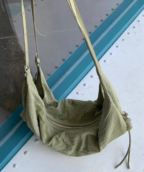 Vipoa（ヴィポア）の「Dumpling shoulder bag（ショルダーバッグ・レディース・パープル/ブルー/カーキ・FREE）」の19枚目の写真